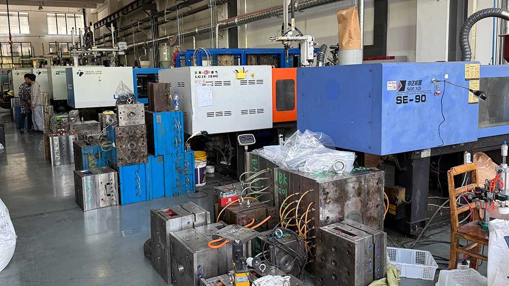 Plastic pet product injection molding